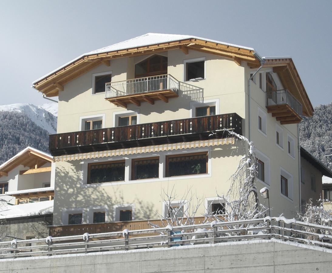 Hotel Chavalatsch Tubre Ngoại thất bức ảnh