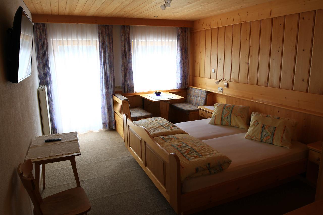 Hotel Chavalatsch Tubre Ngoại thất bức ảnh