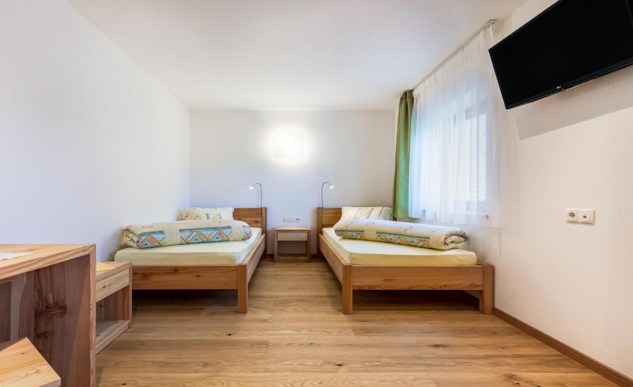 Hotel Chavalatsch Tubre Ngoại thất bức ảnh