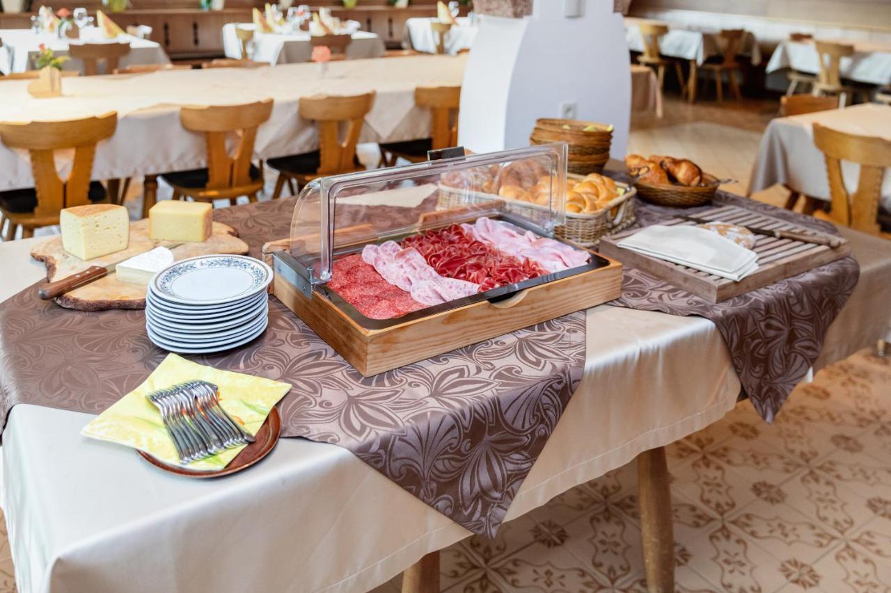 Hotel Chavalatsch Tubre Ngoại thất bức ảnh